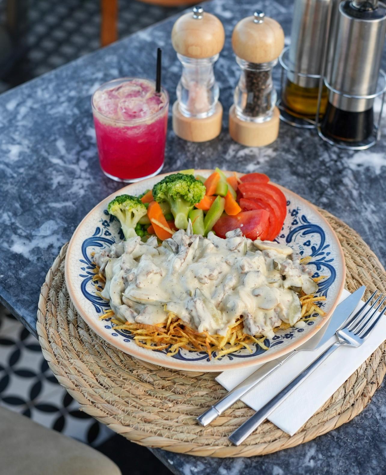 BEEF STROGANOFF